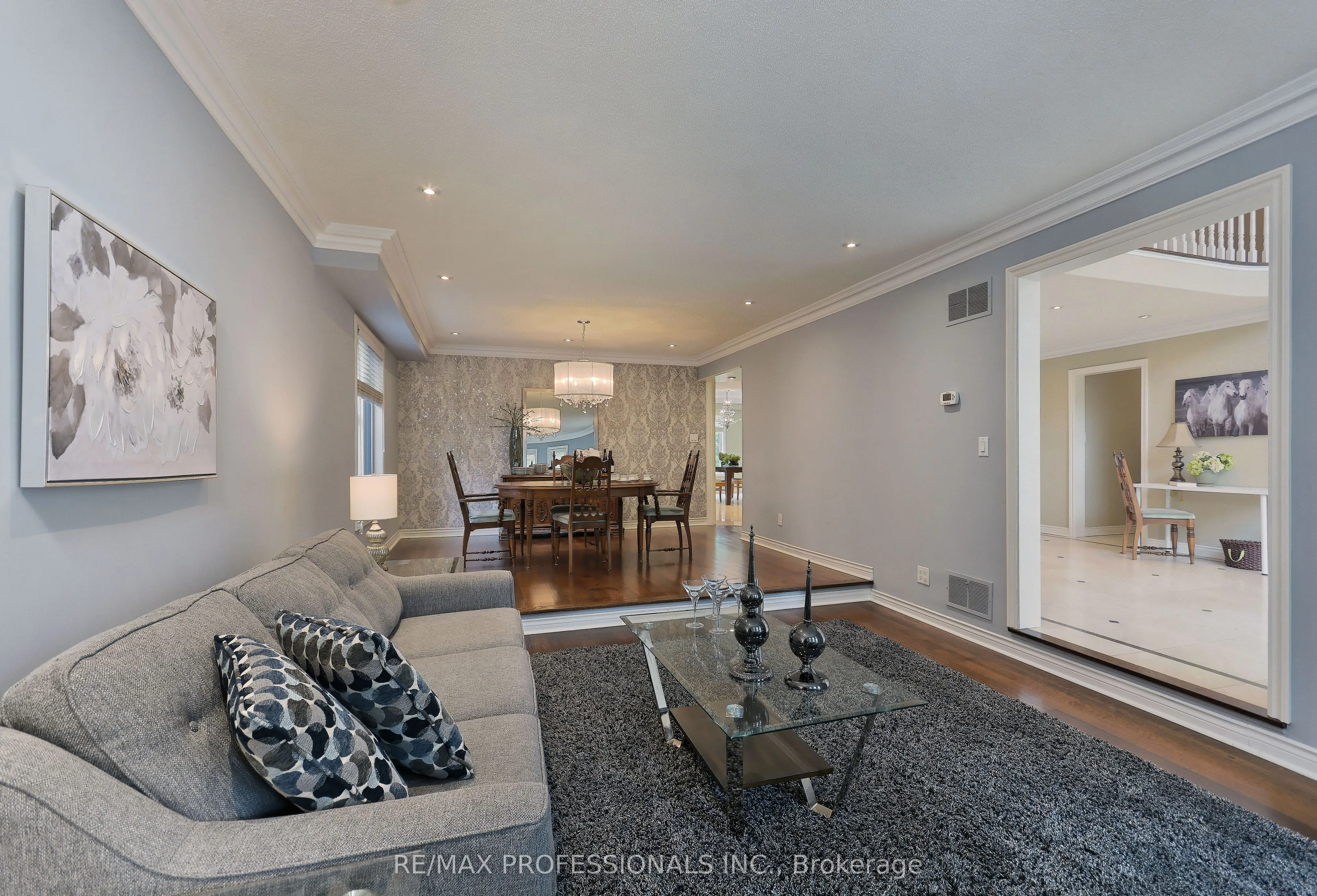 47 Laurel Avenue, Toronto, ON M9B 4T1