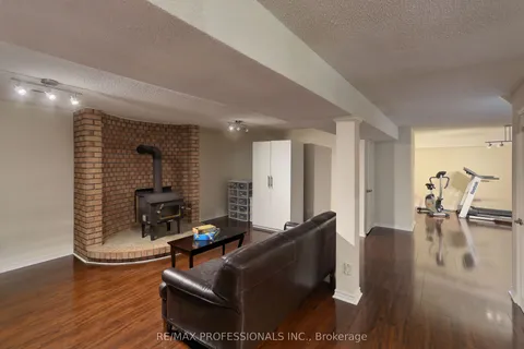 47 Laurel Avenue, Toronto, ON M9B 4T1