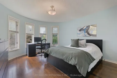 47 Laurel Avenue, Toronto, ON M9B 4T1
