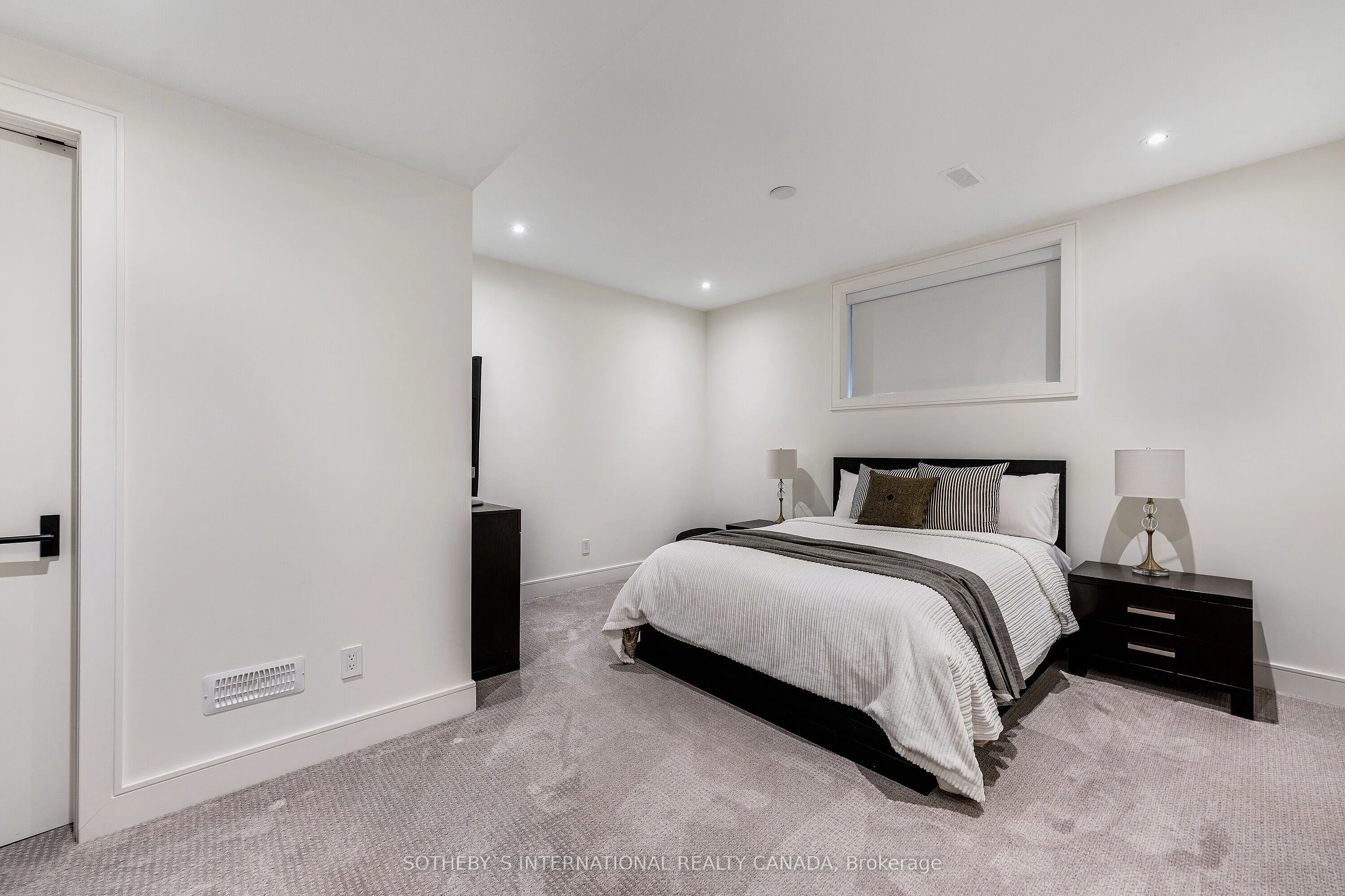 83 Guthrie Avenue, Toronto, ON M8Y 3L3