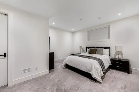 83 Guthrie Avenue, Toronto, ON M8Y 3L3