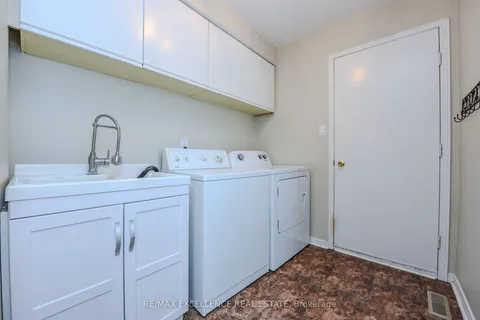 12 Fieldgate Drive, Orangeville, ON L9W 4K8