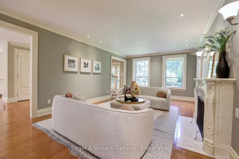 1735 Blythe Road, Mississauga, ON L5H 2C3