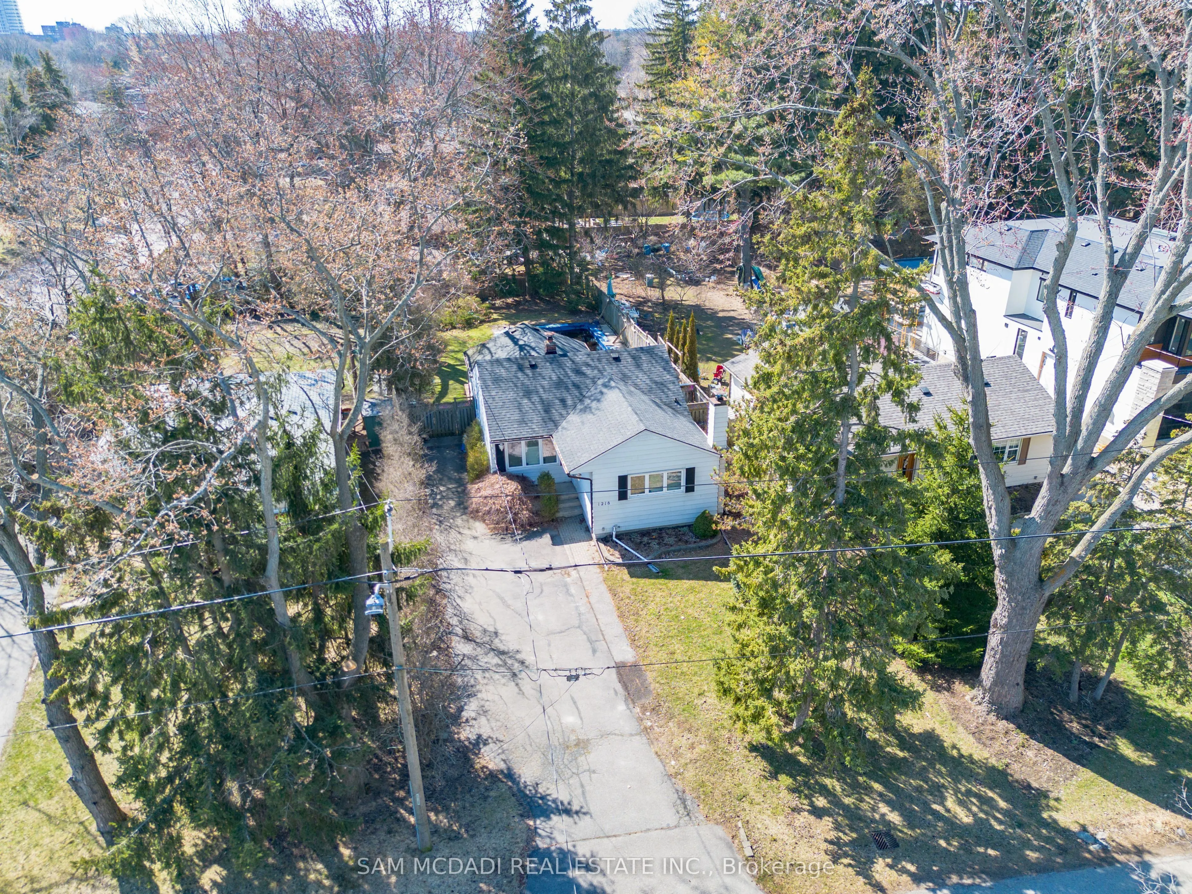 1218 Lakebreeze Drive, Mississauga, ON L5G 3W6