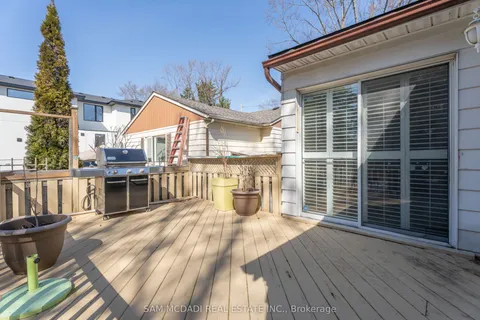 1218 Lakebreeze Drive, Mississauga, ON L5G 3W6