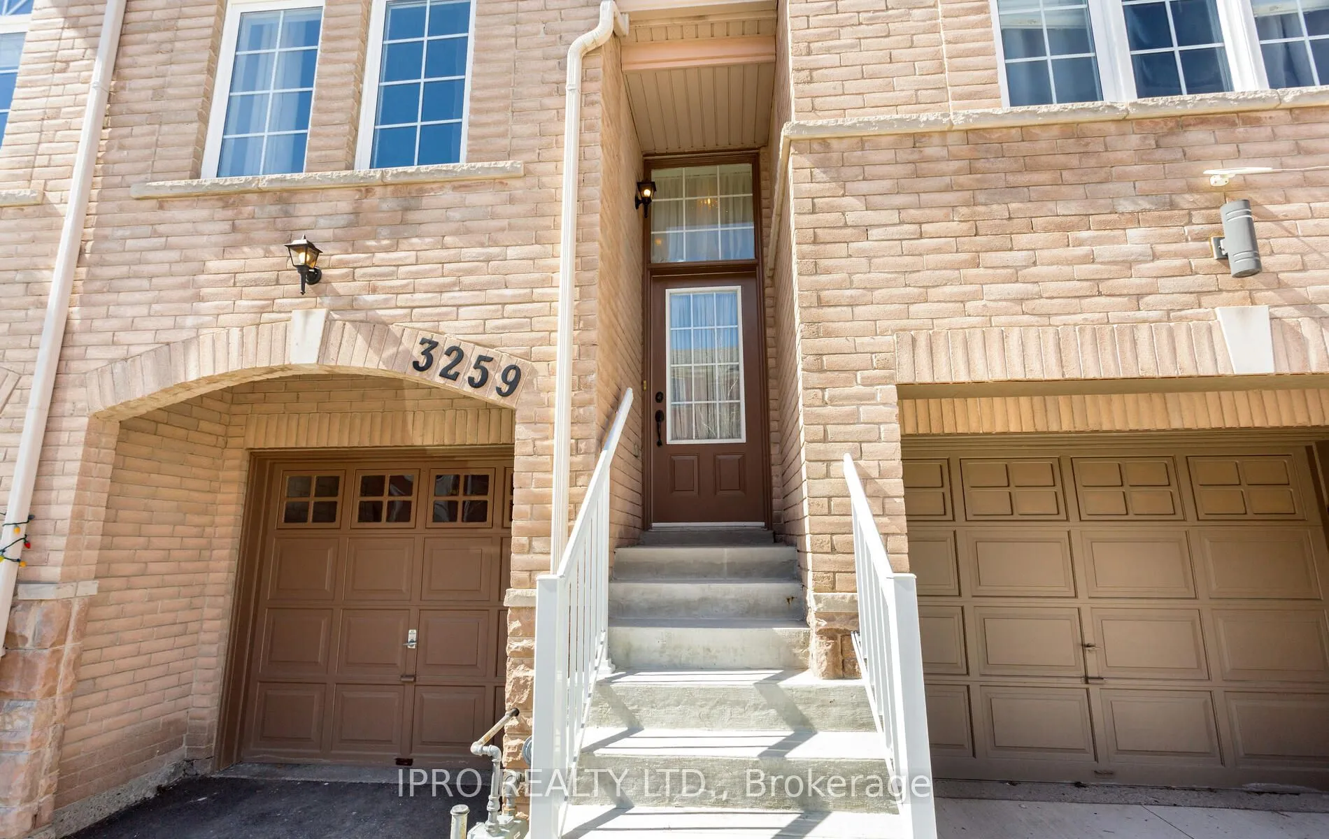 3259 Redpath Circle, Mississauga, ON L5N 8R3