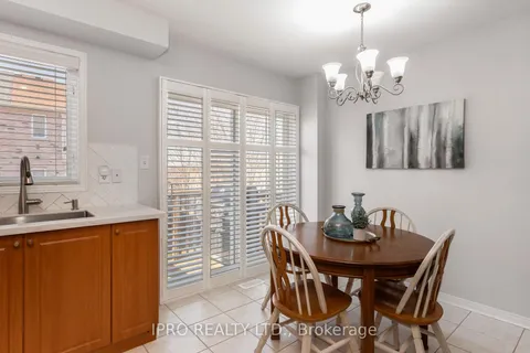 3259 Redpath Circle, Mississauga, ON L5N 8R3