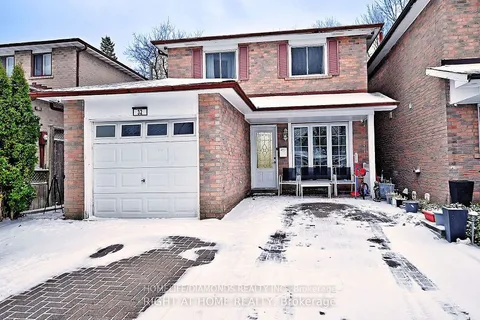 32 BARRINGTON Crescent, Brampton, ON L6Z 1N3