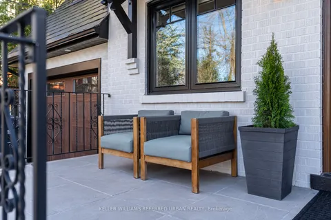 12 Wesley Avenue, Mississauga, ON L5H 2M5
