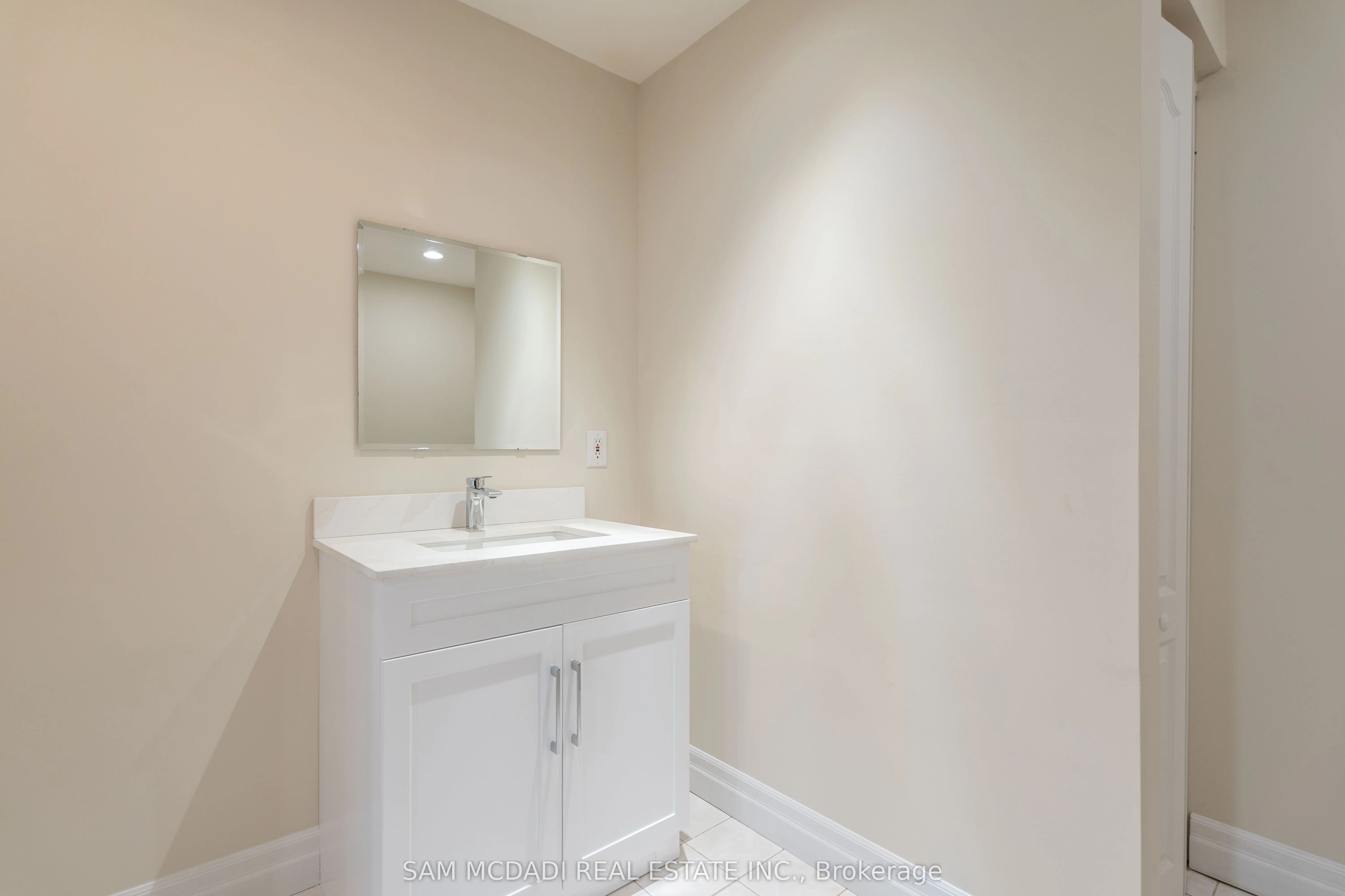 1262 Mississauga Road, Mississauga, ON L5H 2J2