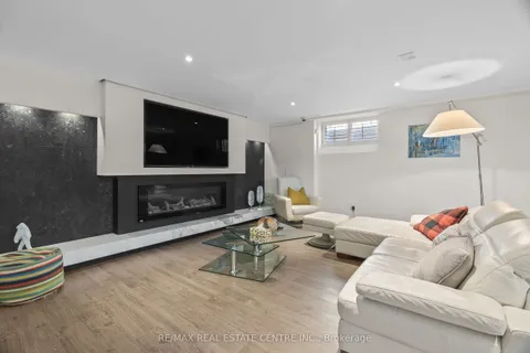 819 Canyon Street, Mississauga, ON L5H 4M3