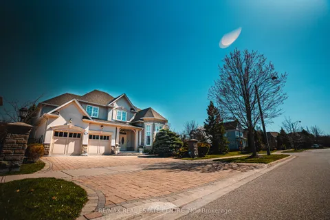 819 Canyon Street, Mississauga, ON L5H 4M3