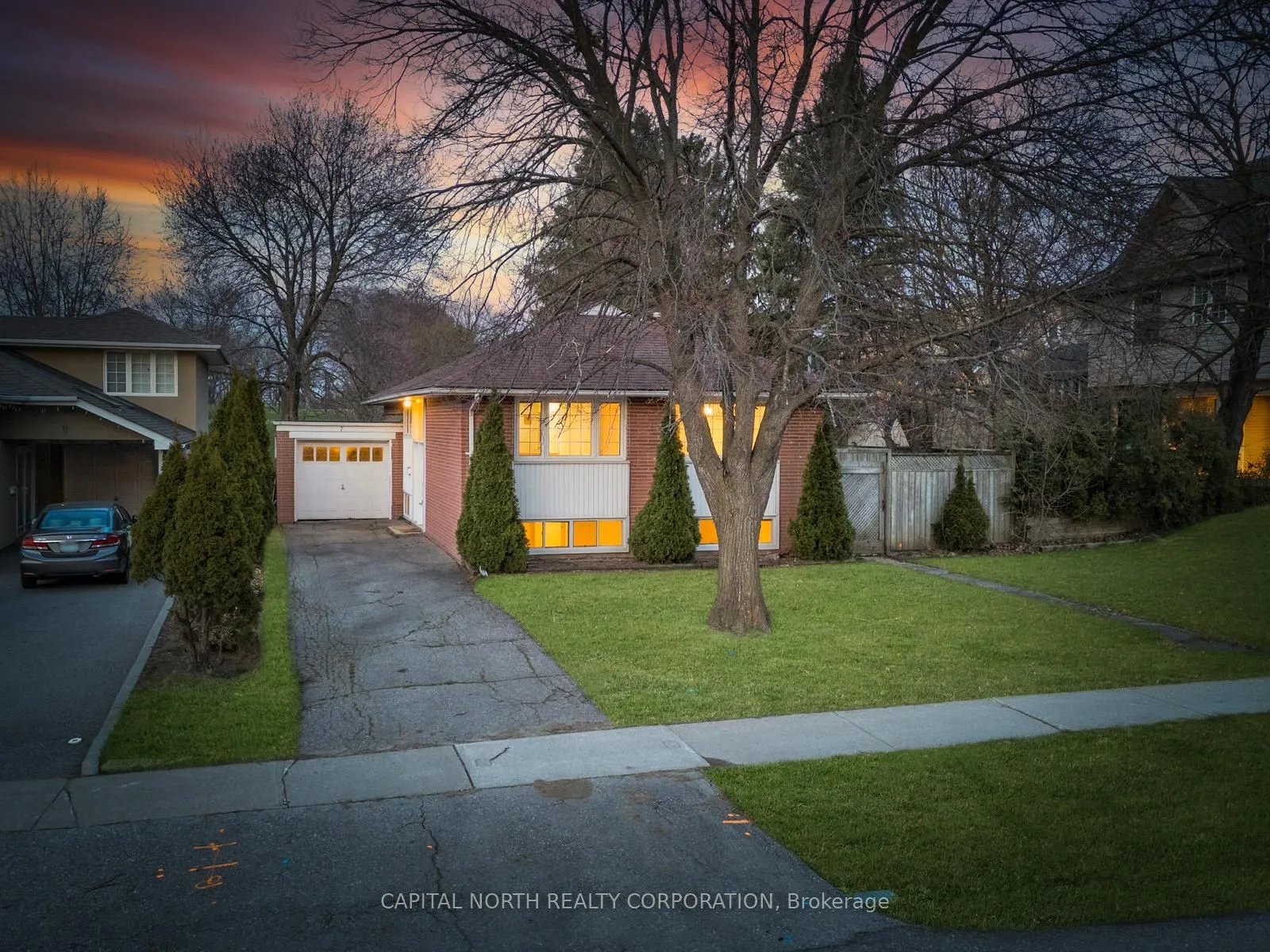 7 Golfwood Heights, Toronto, ON M9P 3L8