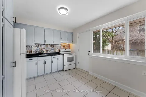 7 Golfwood Heights, Toronto, ON M9P 3L8