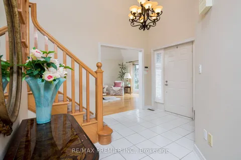 4011 Lantern Lane, Burlington, ON L7L 5Z2