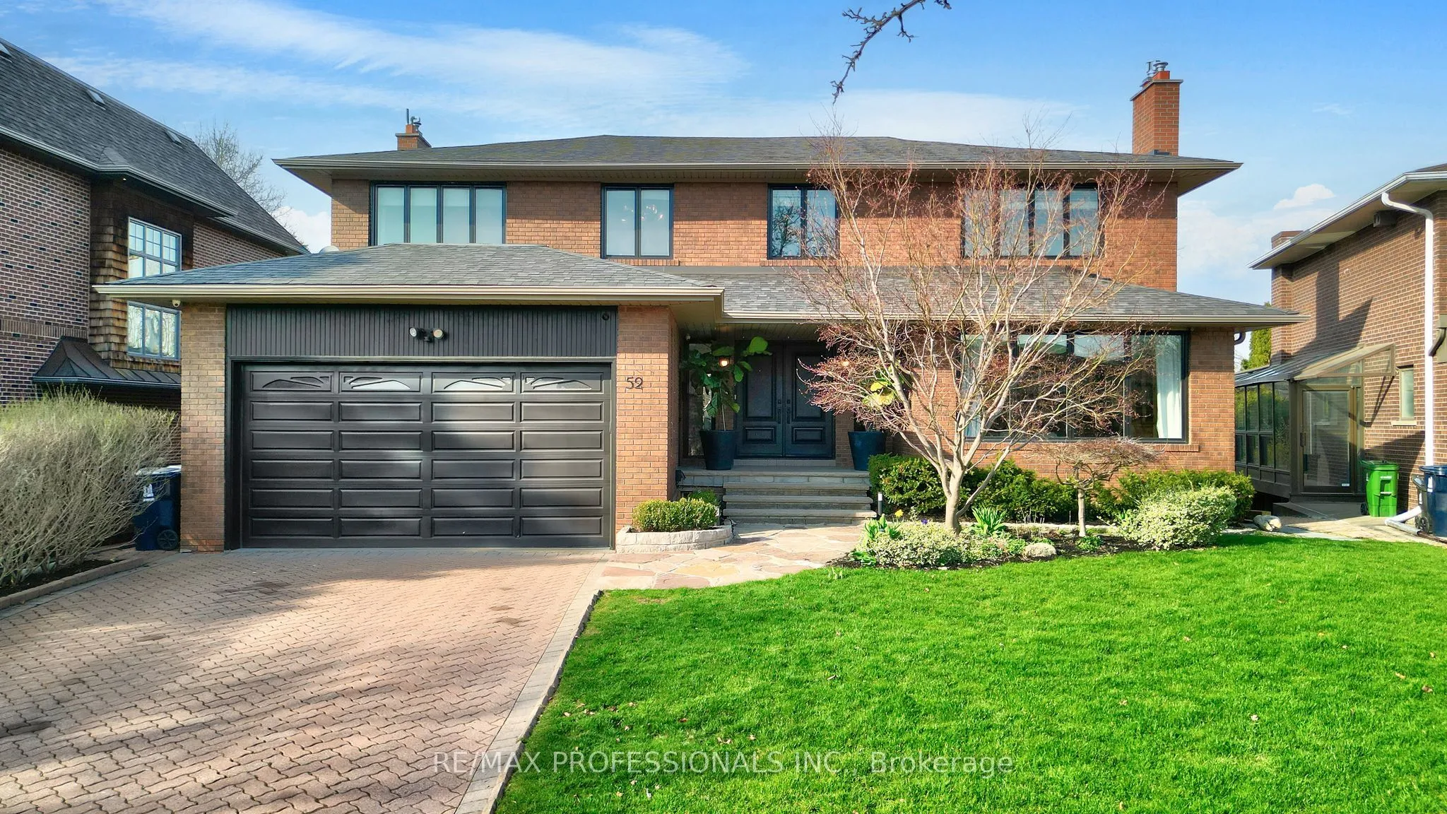 52 Courtsfield Crescent, Toronto, ON M9A 4S9