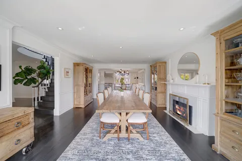 52 Courtsfield Crescent, Toronto, ON M9A 4S9