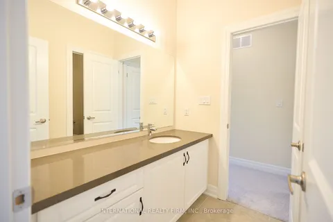 63 Merlin Street, Oakville, ON L6H 0Z4