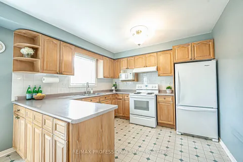 3953 Selkirk Place, Mississauga, ON L5L 3L5