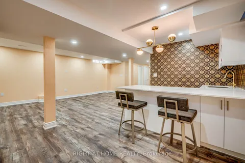 3251 Greenbelt Crescent, Mississauga, ON L5N 5X8