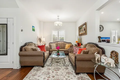 2386 Natasha Circle, Oakville, ON L6M 1P2
