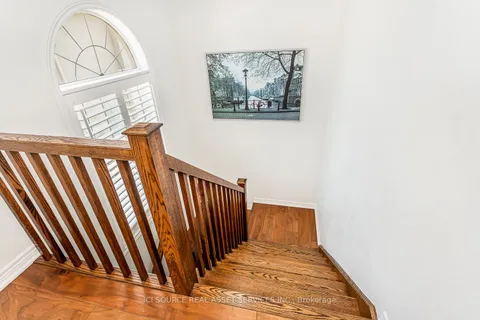 2386 Natasha Circle, Oakville, ON L6M 1P2