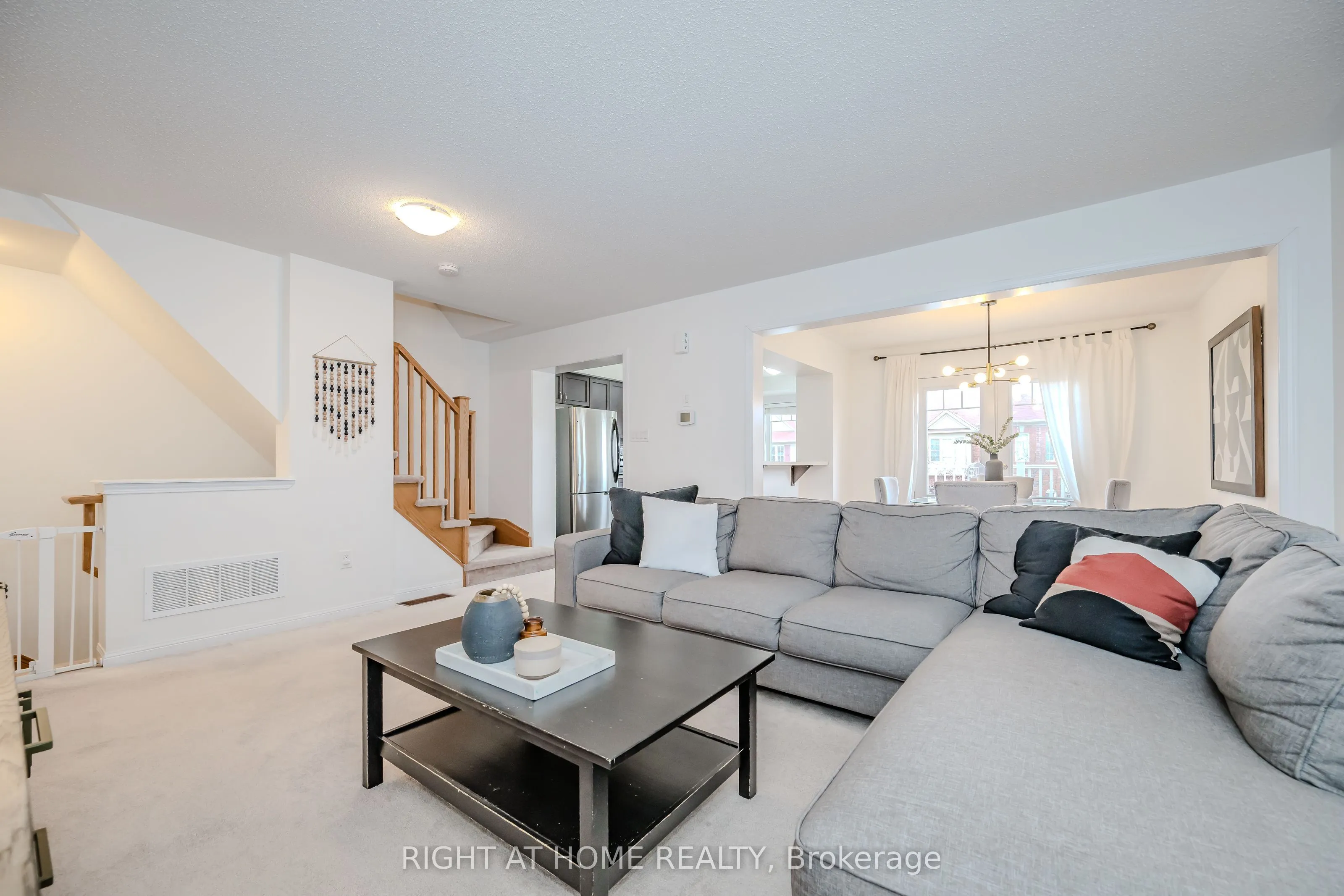 525 Cavanagh Lane, Milton, ON L9T 8G4