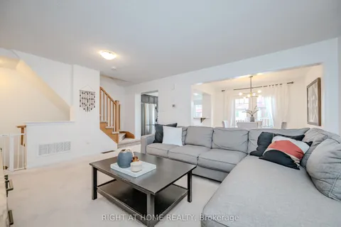 525 Cavanagh Lane, Milton, ON L9T 8G4