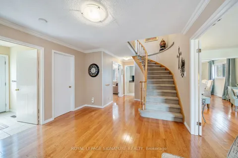 1378 Sweetbirch Court, Mississauga, ON L5C 3R3