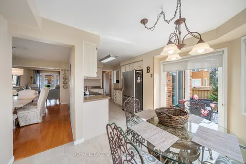 1378 Sweetbirch Court, Mississauga, ON L5C 3R3