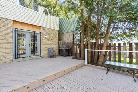 2207 Middlesmoor Crescent, Burlington, ON L7P 3X2