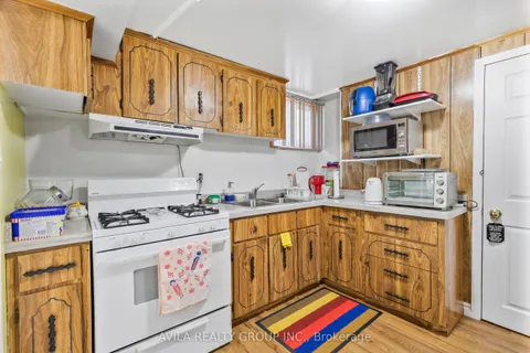 4 Fallingdale Crescent, Toronto, ON M3J 1C3