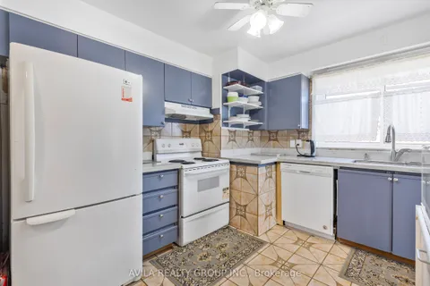 4 Fallingdale Crescent, Toronto, ON M3J 1C3