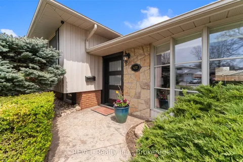 637 Thornwood Avenue, Burlington, ON L7N 3B9