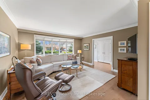637 Thornwood Avenue, Burlington, ON L7N 3B9
