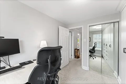 637 Thornwood Avenue, Burlington, ON L7N 3B9