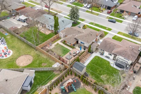 637 Thornwood Avenue, Burlington, ON L7N 3B9