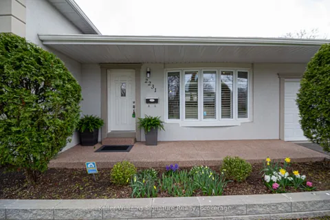 2231 Urwin Crescent, Oakville, ON L6L 2T3
