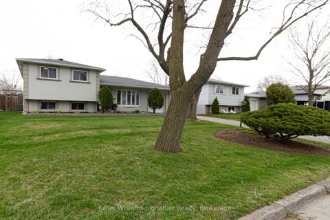 2231 Urwin Crescent, Oakville, ON L6L 2T3