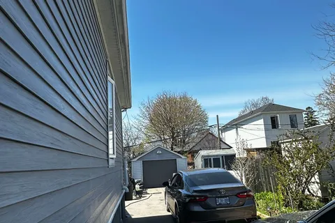 26 Sixteenth Street, Toronto, ON M8V 3J8