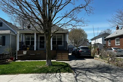 26 Sixteenth Street, Toronto, ON M8V 3J8