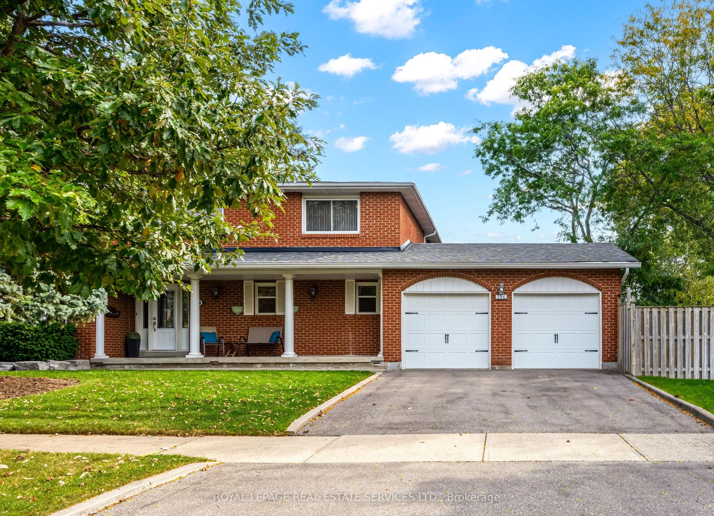 716 Cameron Court, Mississauga, ON L5C 3B9