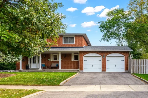 716 Cameron Court, Mississauga, ON L5C 3B9