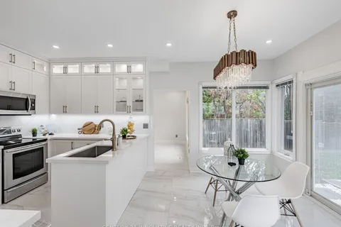4469 Beacon Lane, Mississauga, ON L5C 4K9