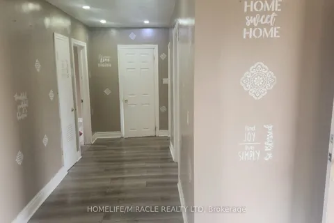 7529 Homeside Gardens, Mississauga, ON L4T 2A8