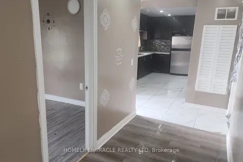 7529 Homeside Gardens, Mississauga, ON L4T 2A8