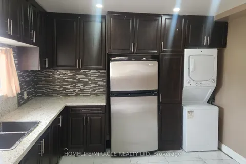 7529 Homeside Gardens, Mississauga, ON L4T 2A8