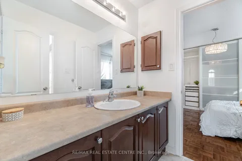 7 Prince Edward Boulevard, Brampton, ON L6P 2E1