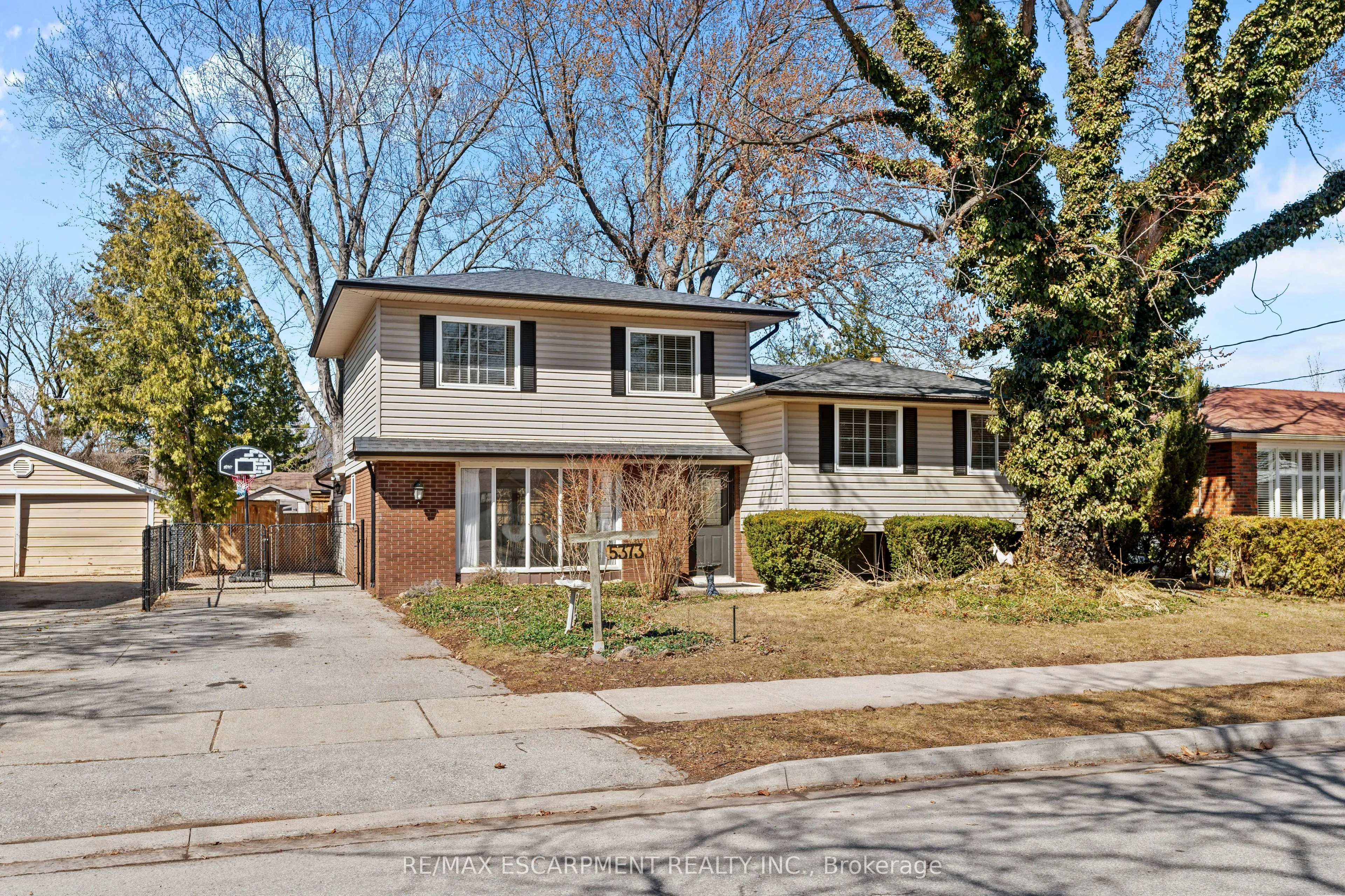 5373 Spruce Avenue, Burlington, ON L7L 1N8