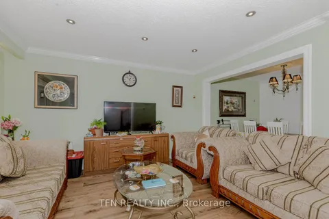 11 Glenmore Crescent, Brampton, ON L6S 1H9